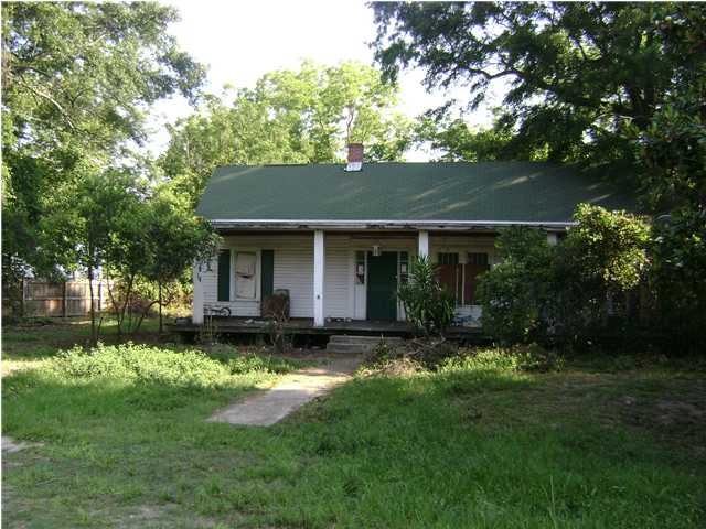 608 BALDWIN AVE, DEFUNIAK SPRINGS, FL 32435 (MLS # 577635)