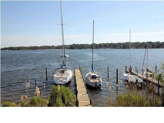 565 BAYSHORE DR, NICEVILLE, FL 32578 (MLS # 597201)