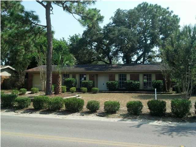 702 MAYFLOWER AVE, FORT WALTON BEACH, FL 32547 (MLS # 603947)