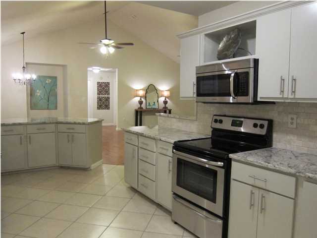 801 WILD OAK AVE, DESTIN, FL 32541 (MLS # 612448)